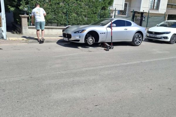 En Yakın-Lastikçi-Hizmetiyle-Yolda-Kalma-Derdi-Son-Buluyor